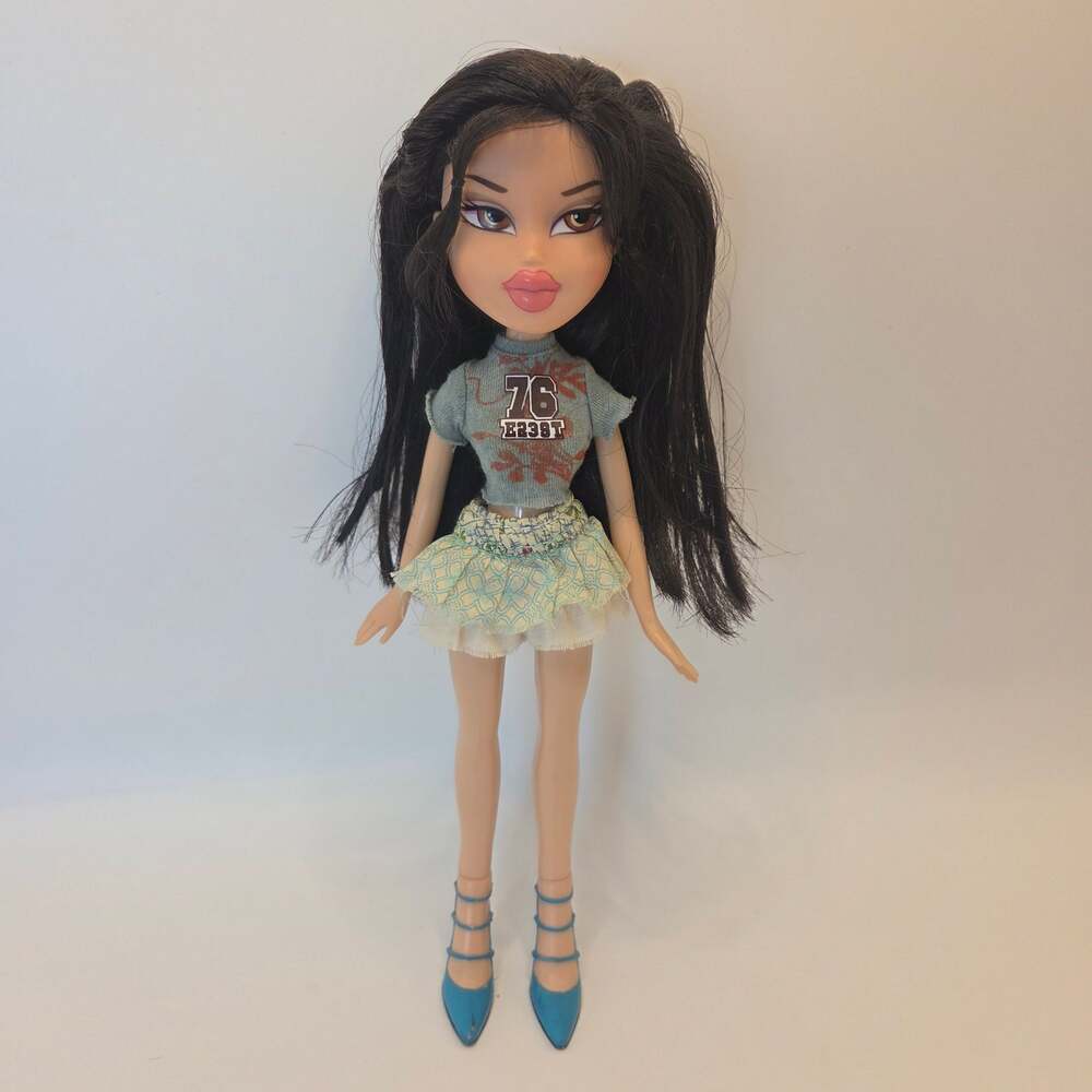 Vintage 2006 Bratz Feelin' Pretty Jade Doll in Original Outfit & Shoes
